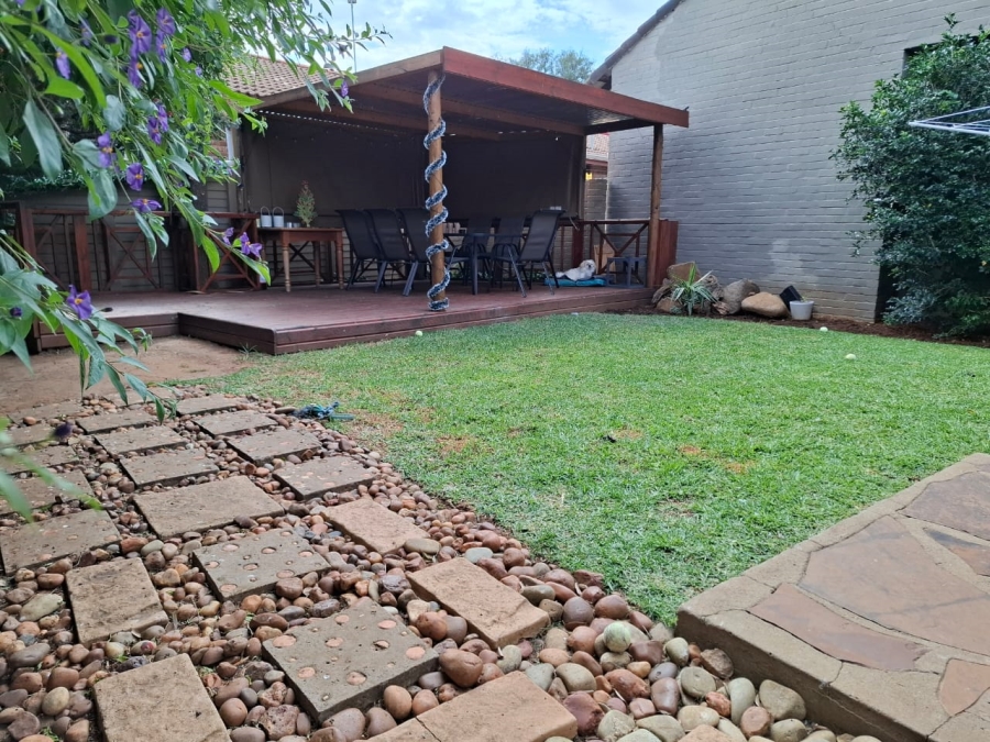 2 Bedroom Property for Sale in Langenhovenpark Free State